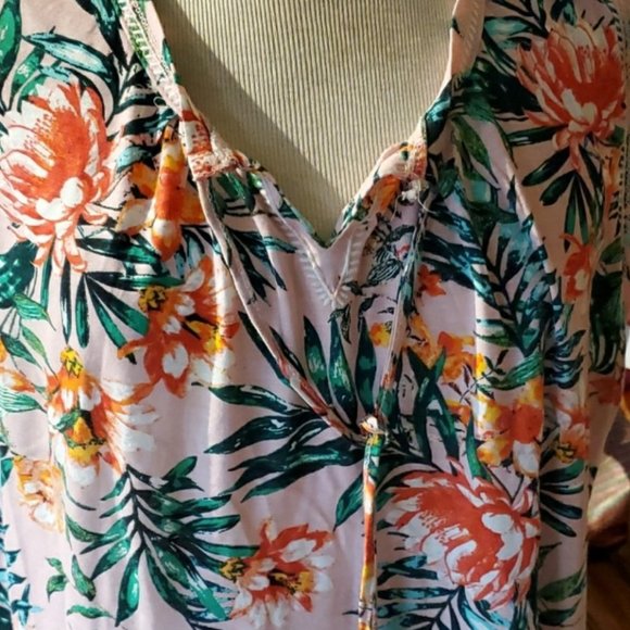 Top - Picture 2 of 3